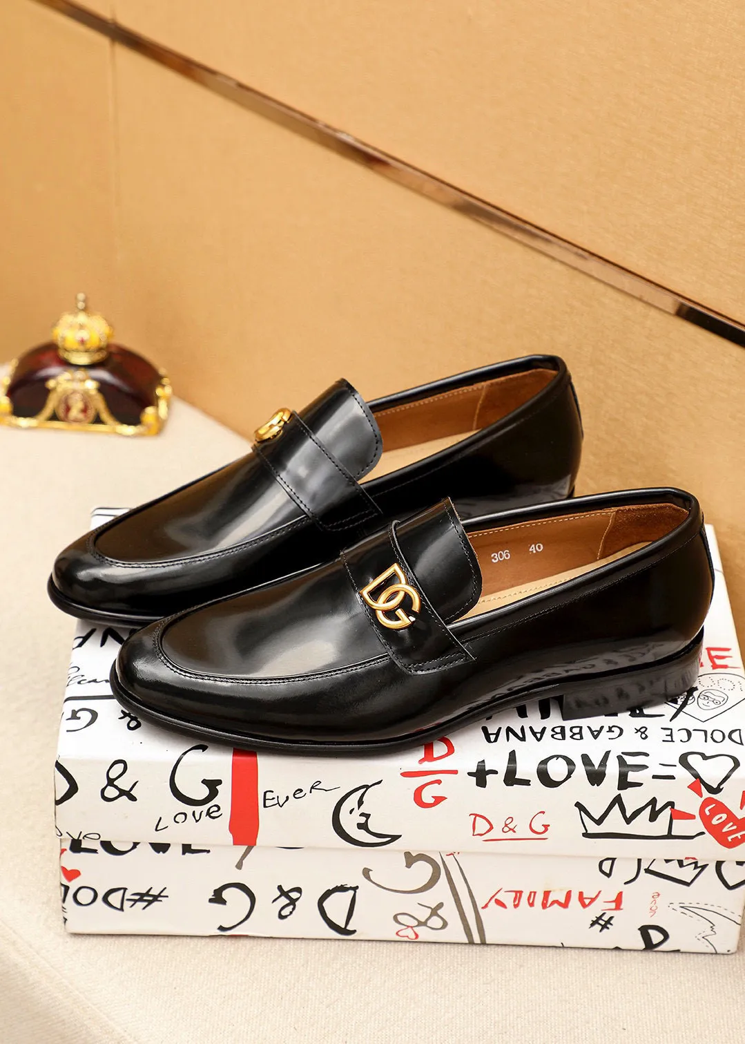 Men's clothing and shoes 💰460 💐DG top quality🔍🔍Men's new leather shoes🚹Sold simultaneously at counters⚠The uppers are imported open-edge beaded cowhide leather uppers from Italy, fully imported cowhide leather lining + classic hardware buckles, completely 1⃣️to 1⃣️reproduction🇮🇹💪💪, ⚠ Sole: The original sole is specially provided by the original factory. The exclusive movable molded sole is super comfortable. ⚠The original factory follows the order, 🔍🔍high quality, you can enter and exit the counter at will, welcome to compare⚠Size: 38-44 (45.46🉑️Customized)